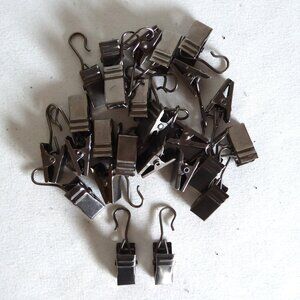 IKEA BRAND RIKTIG 25 QTY ANTIQUED SILVER WIRE CURTAIN HOOK CLAMP CLIP LOT